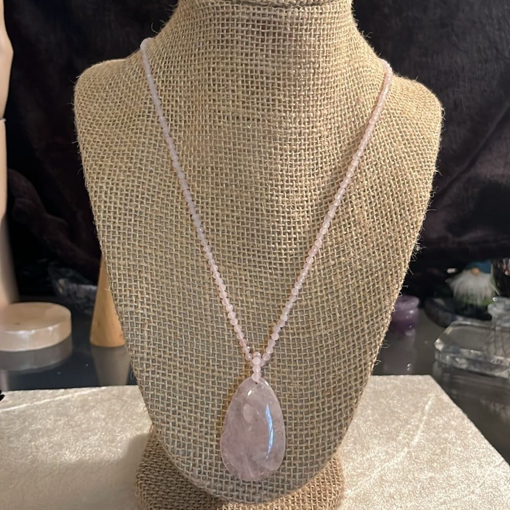 Galilea rose, quartz pendant beaded necklace in rhodium over sterling silver - Picture 3 of 12